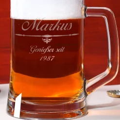 Bierseidel mit schlichtem Motiv und persönlicher Gravur