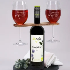 Biorebe Wein mit zwei Rotweingläsern und Weinbutler im Set