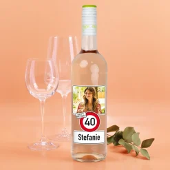 Biorebe Wein zum Geburtstag personalisiert mit Name, Foto & Alter | Verkehrsschild Design