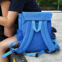 blauer Kinderrucksack mit Dinosauriern und Ihrem Namen