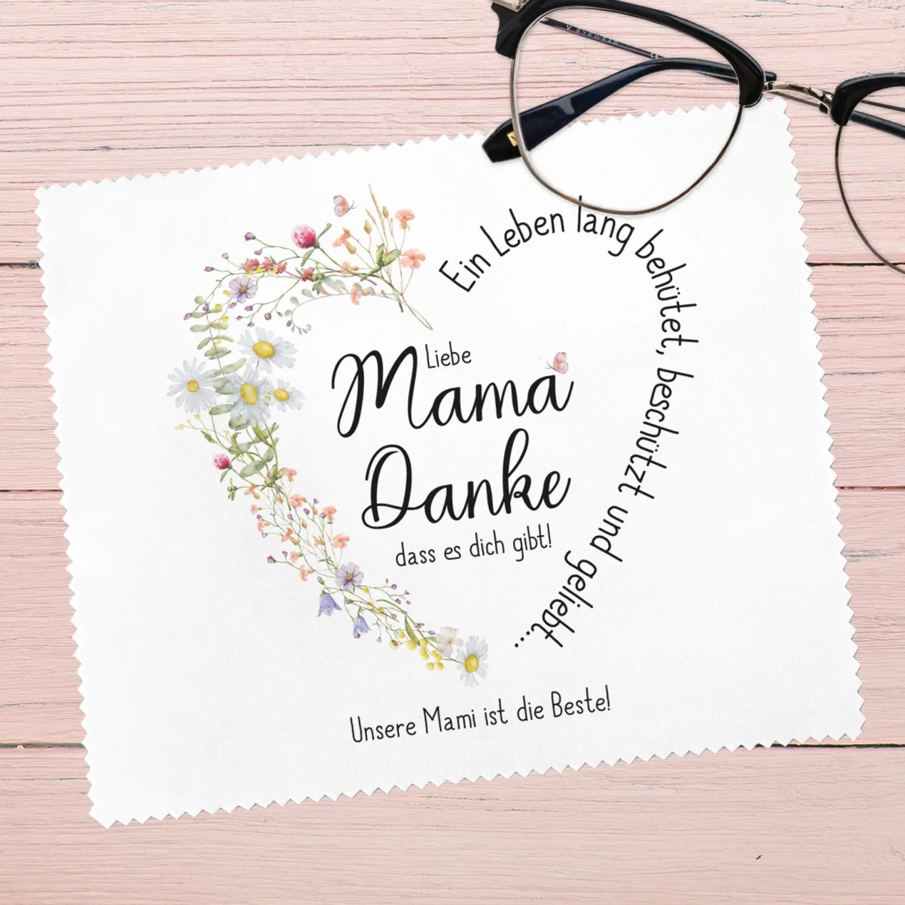 Brillenputztuch für Mama zu Muttertag mit Wunschtext | Motiv in Herzform