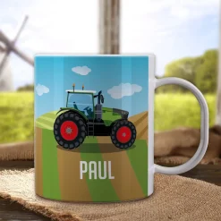 Bruchfeste Kindertasse mit grünem Traktor und Name