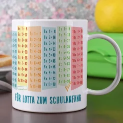 Bruchfeste Tasse zum Schulanfang mit Einmaleins und Wunschtext als Geschenk für Kinder