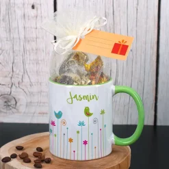 Bunte Tasse mit Frühlingsmotiv