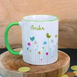Bunte Tasse mit Frühlingsmotiv