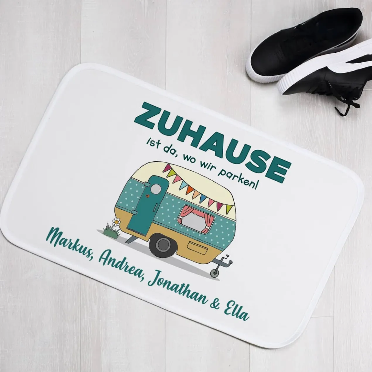 Camping Badematte mit Wohnwagen und Wunschtext