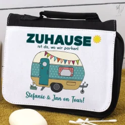 Camping-Waschtasche mit Wohnwagen und Wunschtext