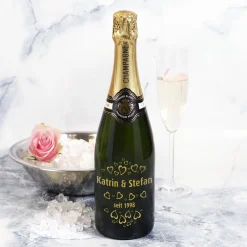 Champagner zur Hochzeit graviert mit Herzen, Namen & Datum
