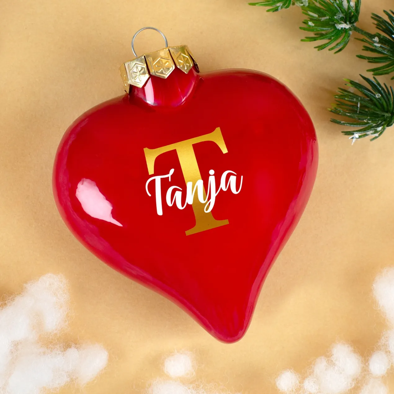 Christbaumkugel in Herzform personalisiert mit goldener Initiale und Name | Matt oder glänzend Rot