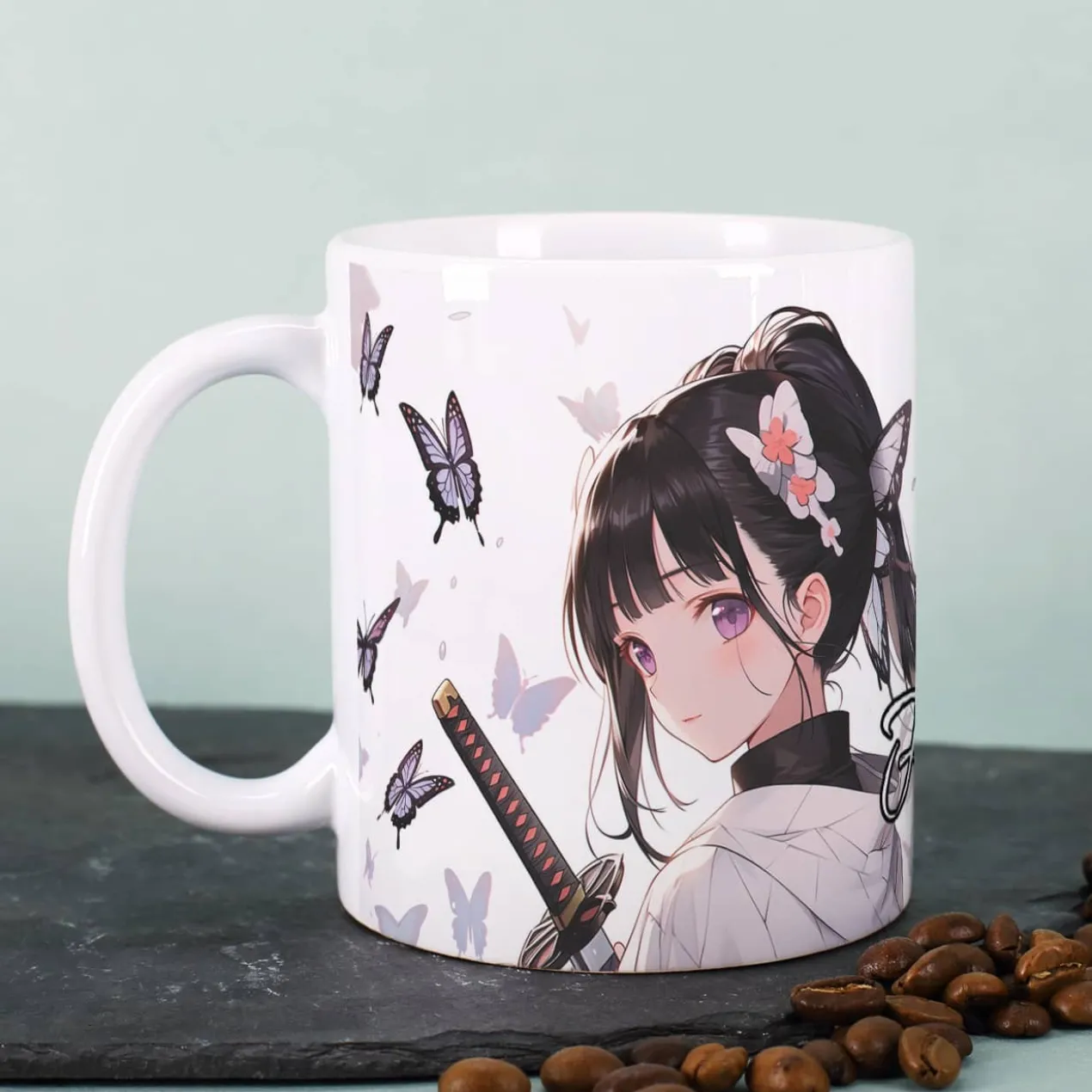 Coole Anime Tasse mit sechs Charakteren und Name