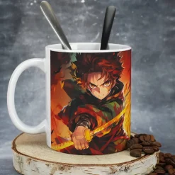 Coole Anime Tasse mit sechs Charakteren und Name
