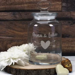 Das perfekte Hochzeitsgeschenk - Gravierte Glasdose mit Herz und Wunschtext graviert