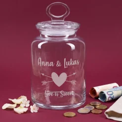 Das perfekte Hochzeitsgeschenk - Gravierte Glasdose mit Herz und Wunschtext graviert