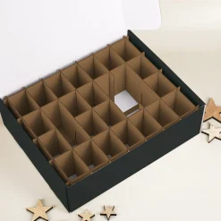 DIY Adventskalender zum selbst Befüllen mit Christbaumschmuck bedruckt