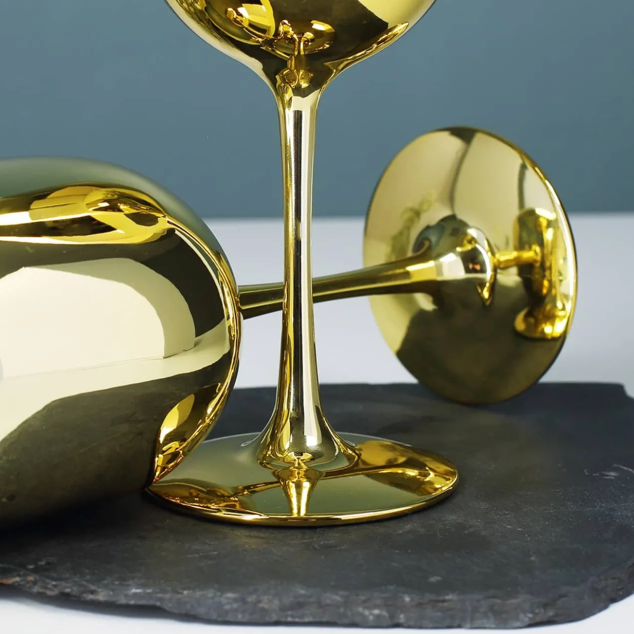 Du bist Gold wert! - goldenes Weinglas aus Kunststoff mit Namensgravur