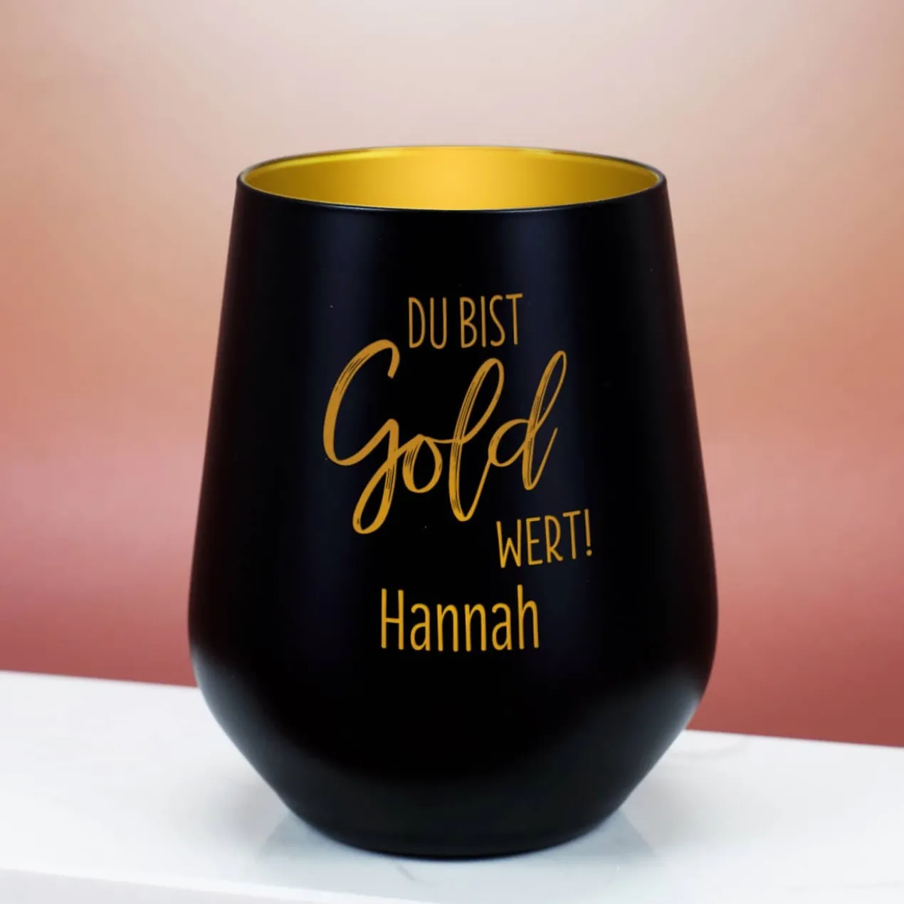 Du bist Gold wert! - Kerzenbecher in Schwarz oder Weiß mit Namensgravur
