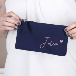 Dunkelblaue Kosmetiktasche mit Name und Herz