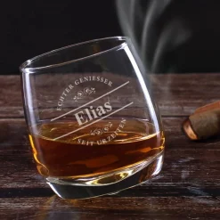Echt schräges Whiskyglas für echte Geniesser mit Wunschname graviert