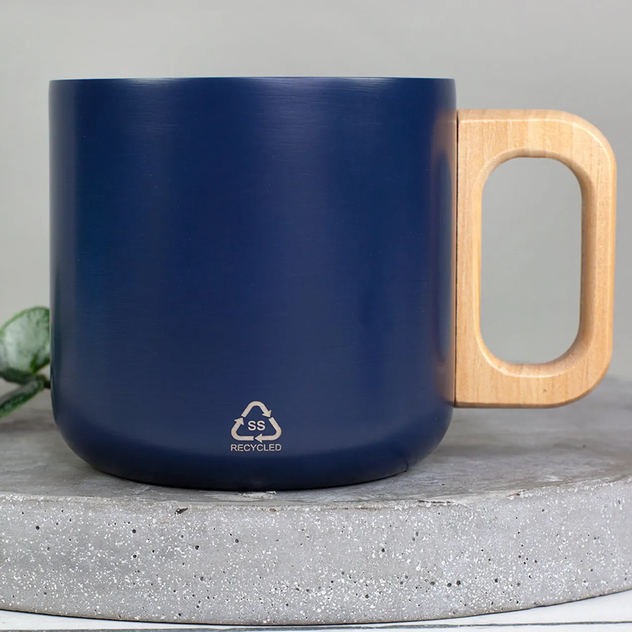 Edelstahl Becher mit Holzgriff für Camping & Outdoor personalisiert mit Name und Spruch | 400 ml Tasse