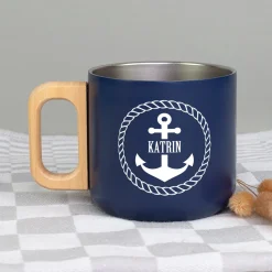 Edelstahl Tasse mit Anker & Name personalisiert | Maritimer Becher mit Holzgriff in Marine Blau 400ml
