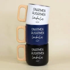 Edelstahl Tasse mit Holzgriff 'Einatmen Ausatmen Lächeln' | Doppelwandiger Becher als witziges Geschenk
