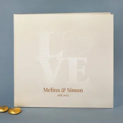 Edles Gästebuch zur Hochzeit personalisiert mit Namen und Datum in Cremeweiß | LOVE Erinnerungsbuch