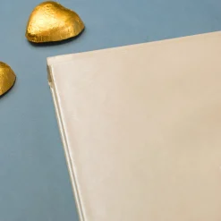 Edles Gästebuch zur Hochzeit personalisiert mit Namen und Datum in Cremeweiß | LOVE Erinnerungsbuch