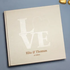 Edles Gästebuch zur Hochzeit personalisiert mit Namen und Datum in Cremeweiß | LOVE Erinnerungsbuch