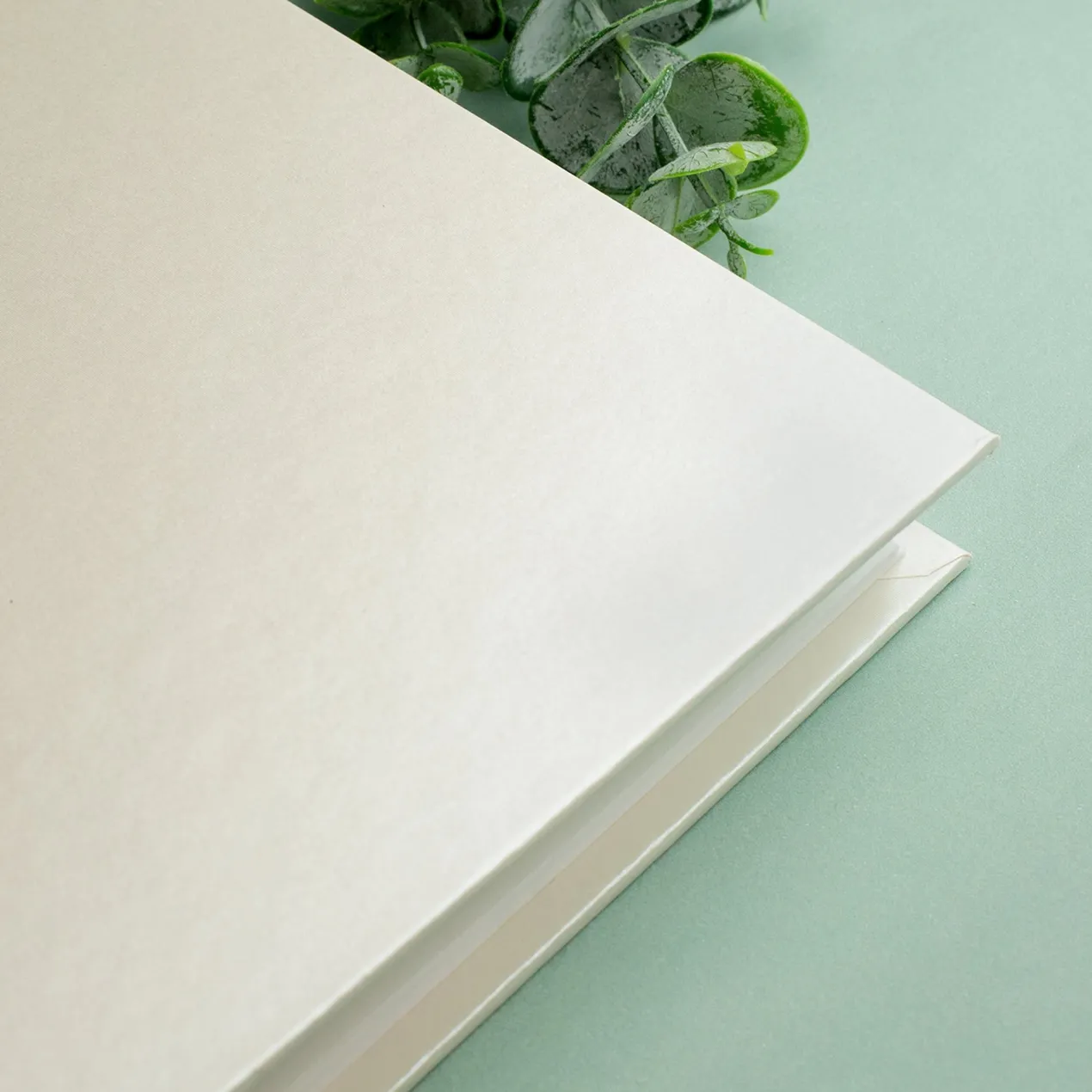 Edles Hochzeitsalbum mit glänzender Prägung personalisiert mit Namen und Datum | Fotobuch zur Hochzeit