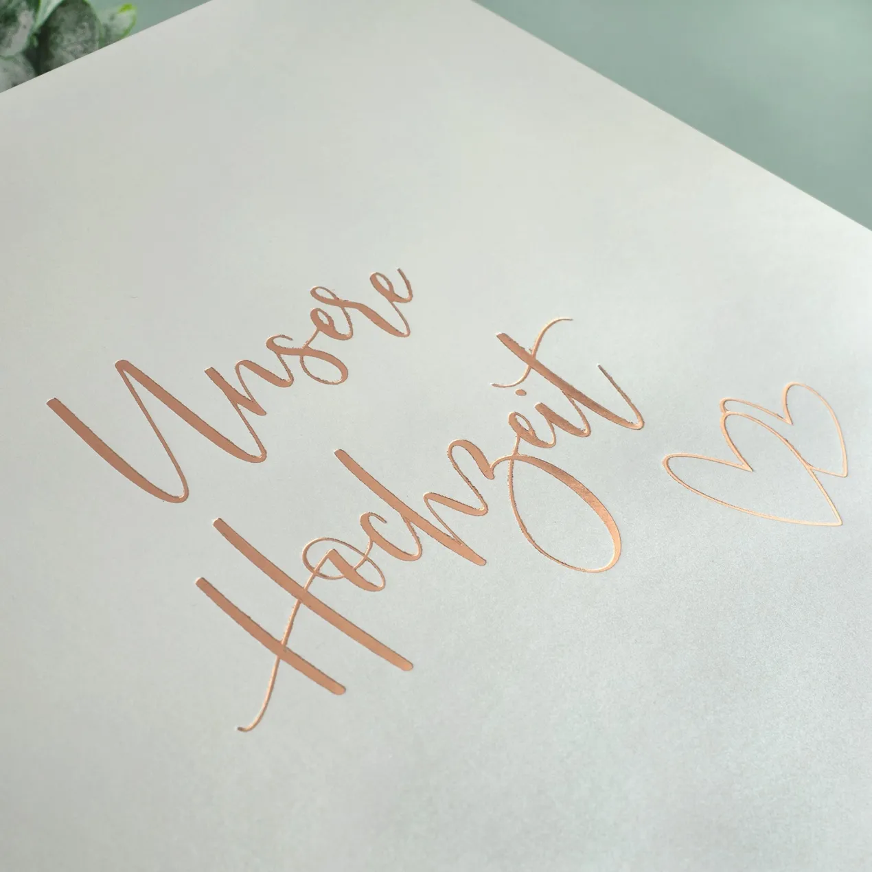 Edles Hochzeitsalbum mit glänzender Prägung personalisiert mit Namen und Datum | Fotobuch zur Hochzeit