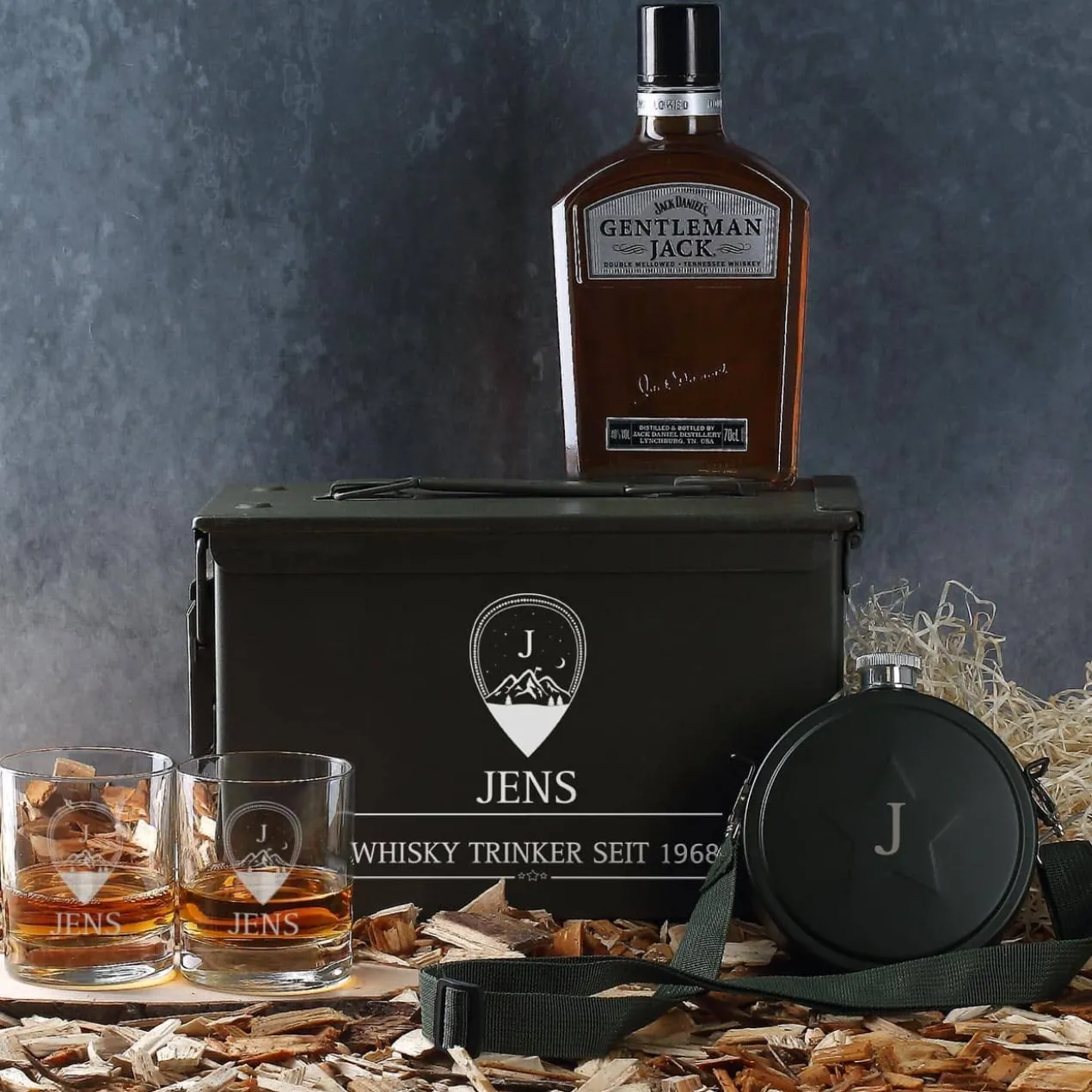 Edles Whisky-Geschenkset in original Munitionsbox mit gravierten Whiskygläsern und Feldflasche