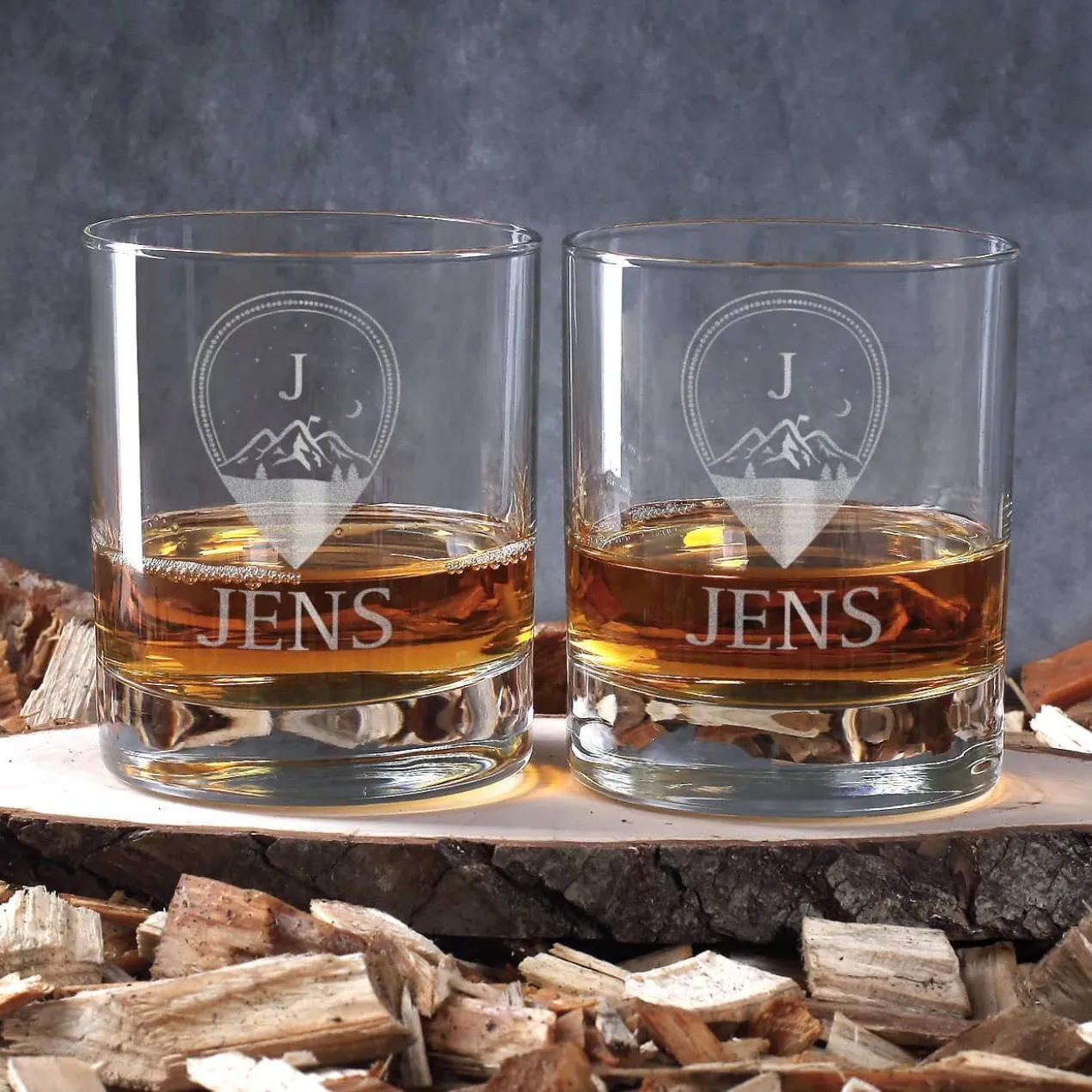 Edles Whisky-Geschenkset in original Munitionsbox mit gravierten Whiskygläsern und Feldflasche