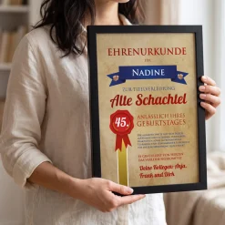 Ehrenurkunde Alte Schachtel im Bilderrahmen