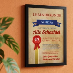 Ehrenurkunde Alte Schachtel im Bilderrahmen