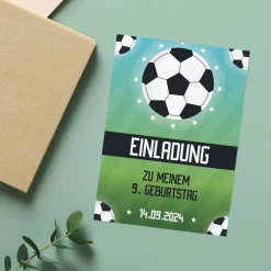 Einladungskarte im Fußballdesign mit Ihren Wunschtexten