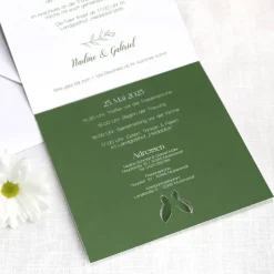 Einladungskarte zur Hochzeit mit Schmetterlingsverschluss