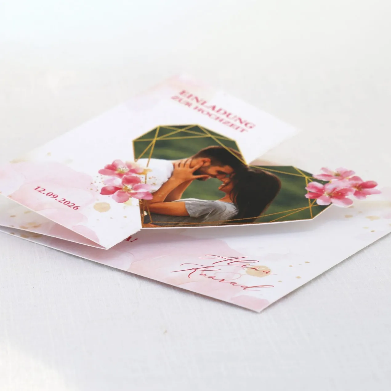 Einladungskarte zur Hochzeit - Faltkarte mit Foto im Blüten-Herz