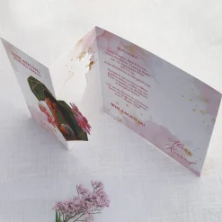 Einladungskarte zur Hochzeit - Faltkarte mit Foto im Blüten-Herz