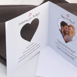 Einladungskarte zur Hochzeit mit Herz-Ausschnitt und Foto