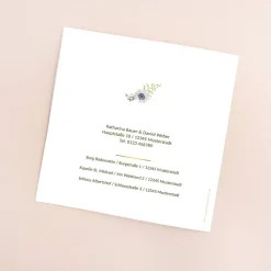 Einladungskarte zur Hochzeit mit Blüten in Watercolor-Optik
