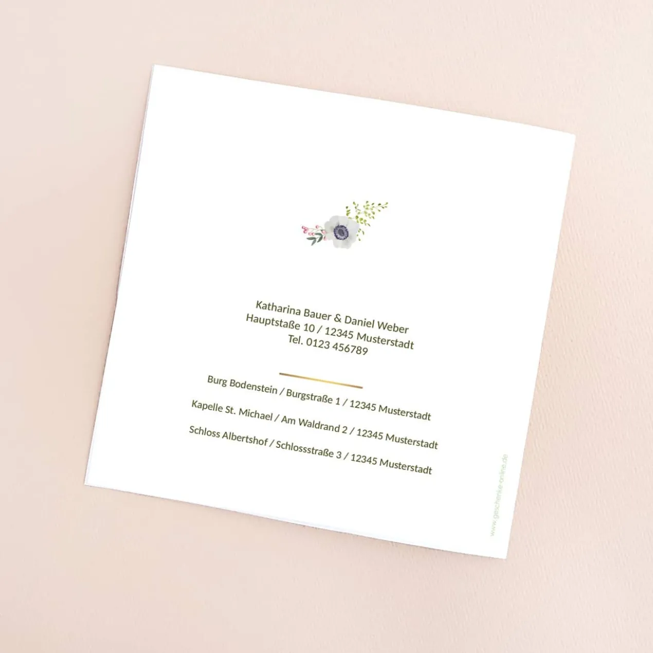 Einladungskarte zur Hochzeit mit Blüten in Watercolor-Optik