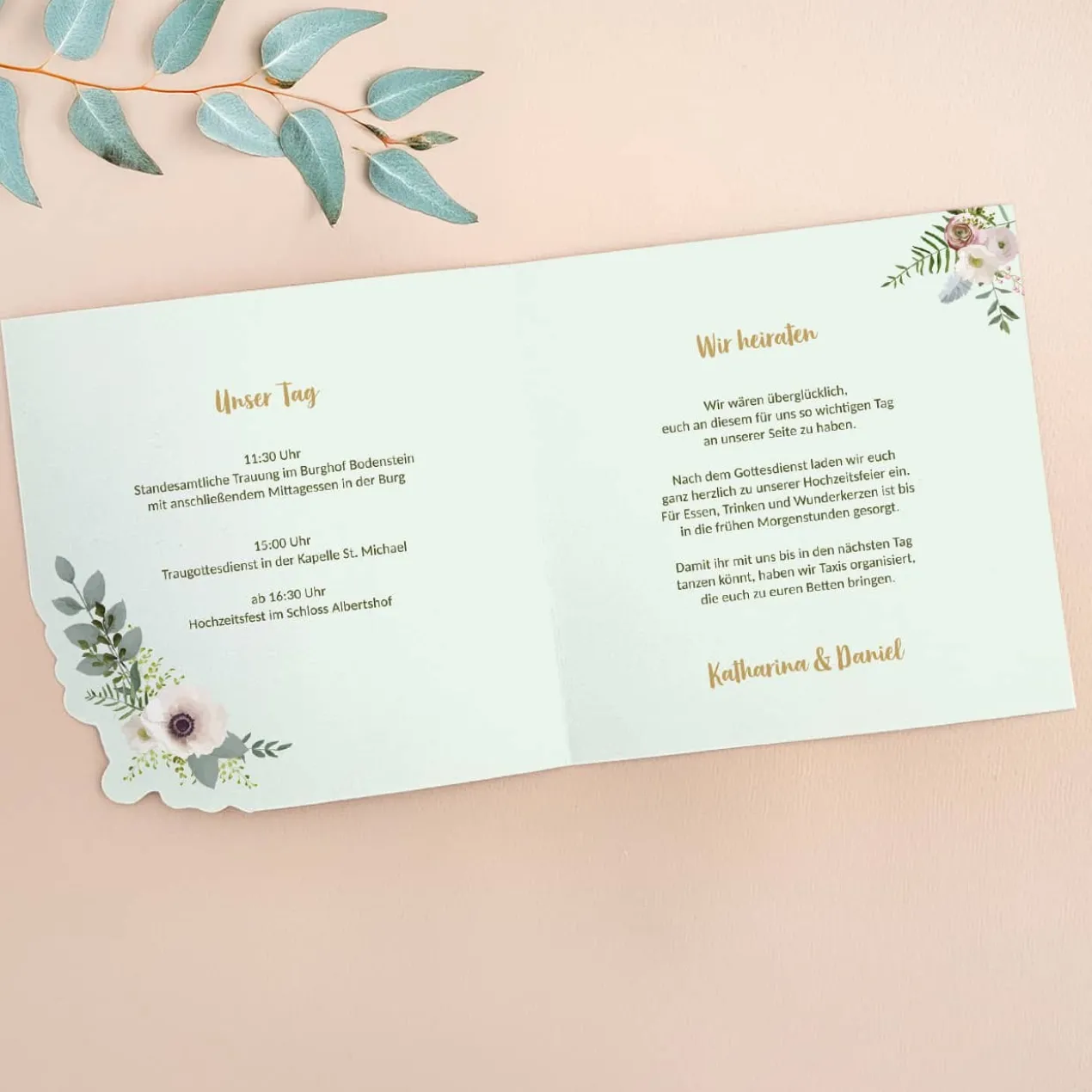 Einladungskarte zur Hochzeit mit Blüten in Watercolor-Optik