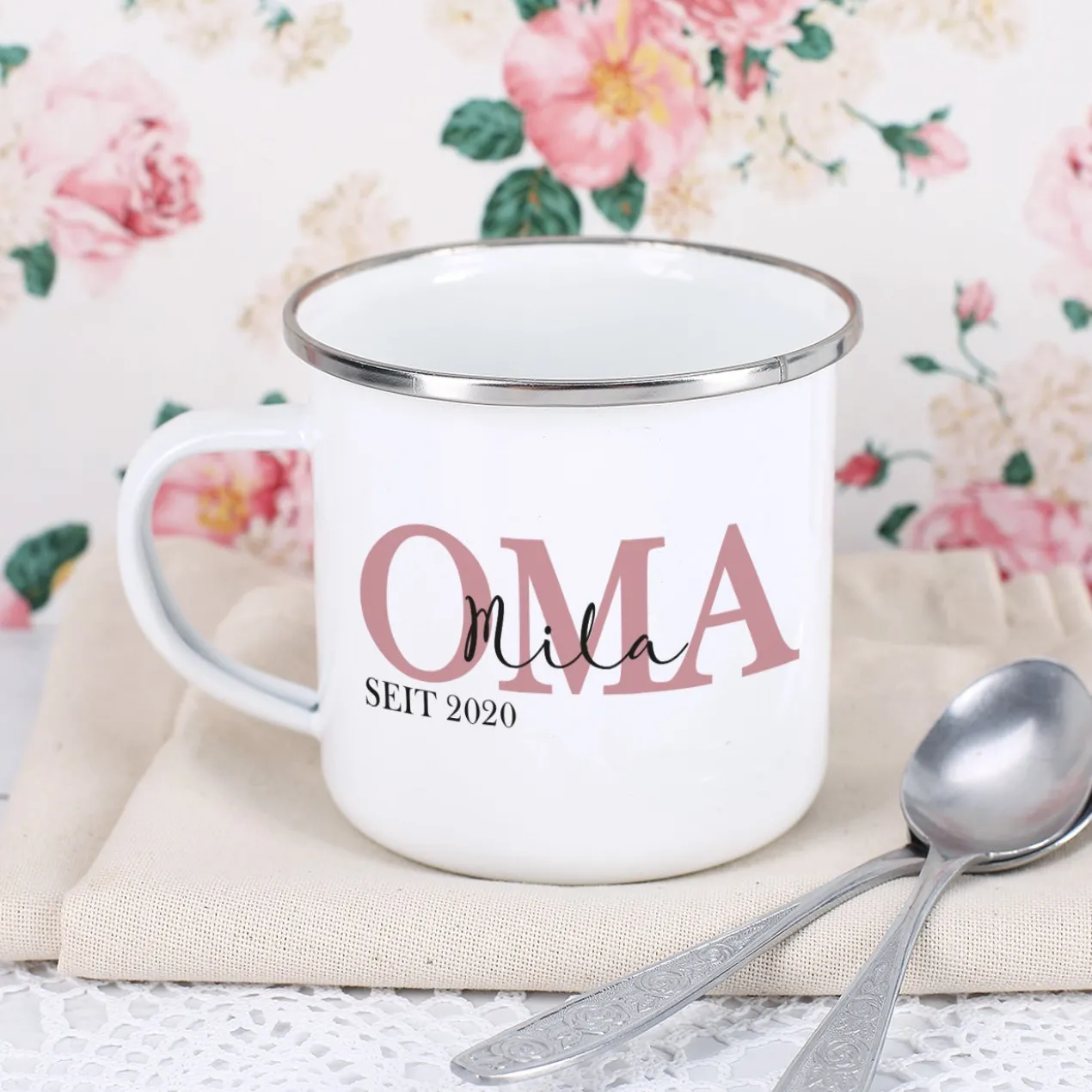 Emailletasse für die beste Oma mit Namensaufdruck der Enkelkinder