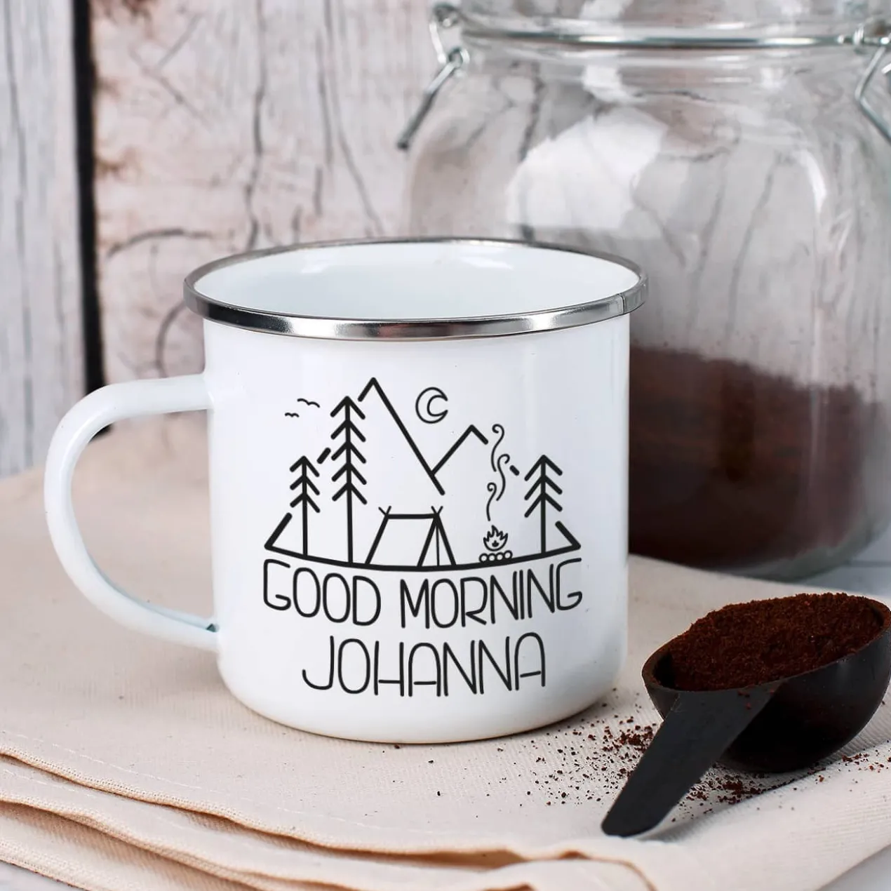 Emailletasse mit Camping-Motiv und Ihrem Wunschtext
