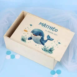 Erinnerungsbox mit Wal, Wunschname und Geburtsdatum