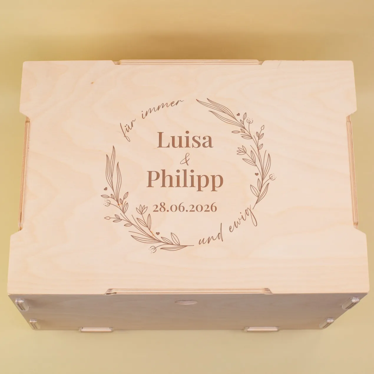 Erinnerungsbox zur Hochzeit personalisiert mit Gravur | clipfritz® Aufbewahrungskiste aus Holz