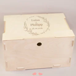 Erinnerungsbox zur Hochzeit personalisiert mit Gravur | clipfritz® Aufbewahrungskiste aus Holz