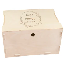 Erinnerungsbox zur Hochzeit personalisiert mit Gravur | clipfritz® Aufbewahrungskiste aus Holz