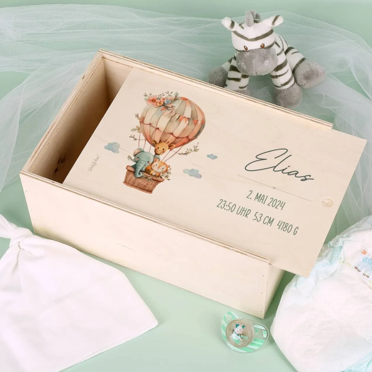 Erinnerungskiste Baby mit Tieren in Heißluftballon, Name, Datum und Text