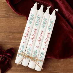 4er-Set Adventskerzen | Weiße Stabkerzen mit Zweigmotiv für Adventskranz & Weihnachtsdeko